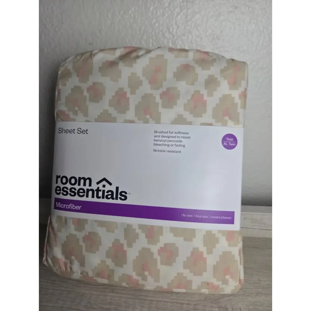 Room Essentials Microfiber Sheet Set Twin/ XL‎ Cream & Pink NWT